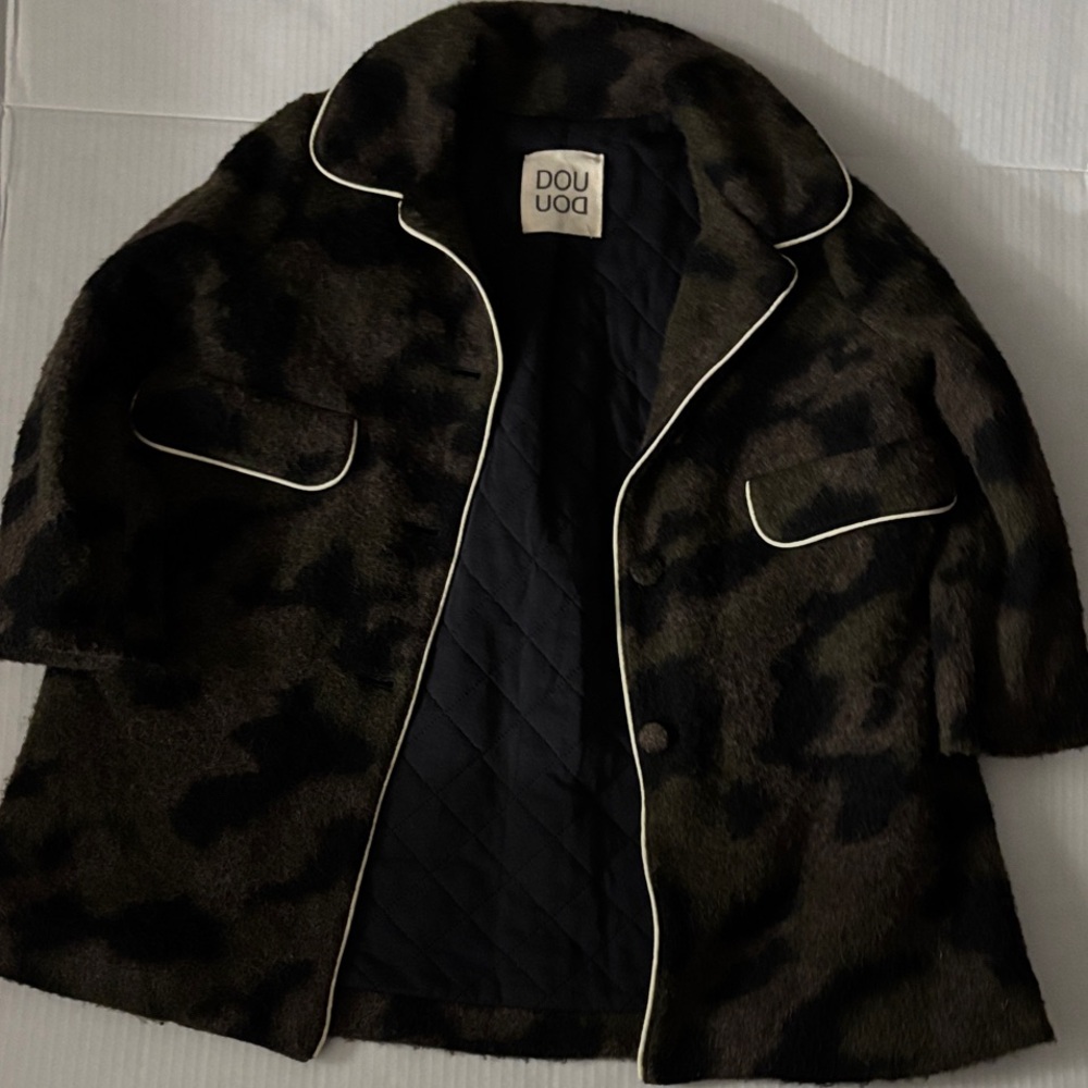 Douuod Girls Size 4  Black and Green  Teddy Jacket With White Trim.